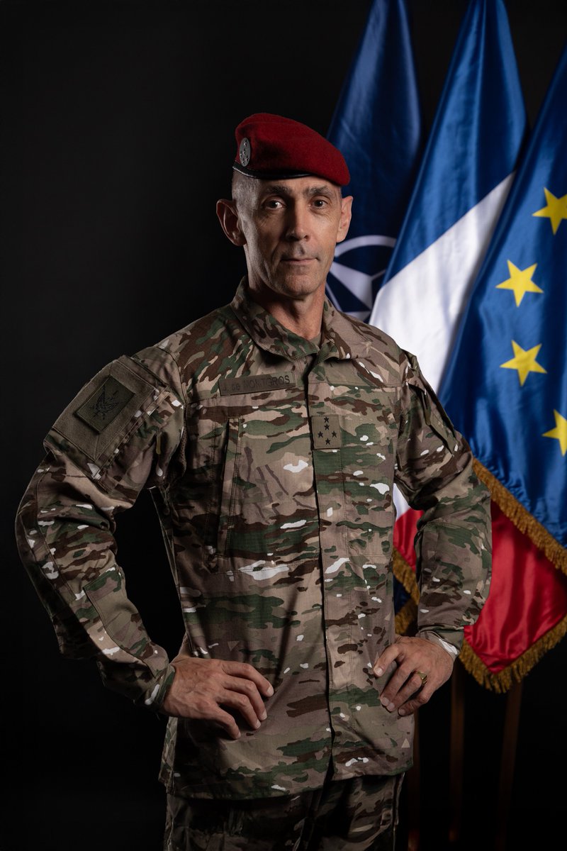 armeedeTerre's tweet photo. Le général d'armée Jacques de Montgros est le nouveau chef d'état-major de l'armée de Terre. Il succède au général d'armée Pierre Schill.

Lien vers sa biographie en commentaire. https://t.co/GRZilkUvoY