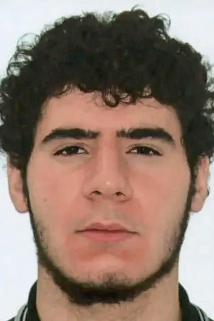 ralf_rat's tweet photo. Neuer Islamist.
TERROR in Berlin:  3 WELT-Leser heute:
🎯 "Warum überrascht mich so eine Meldung nicht mehr?"
🎯 "Unfassbar was mit dem Land passiert ist. In den ÖRR-MEDIEN:
natürlich keine Meldung."
🎯 "Frage an die Politik WANN HANDELT IHR
ENDLICH ?!?" / Fahndungsfoto:
Abdul B. https://t.co/gCX9tXsYUG