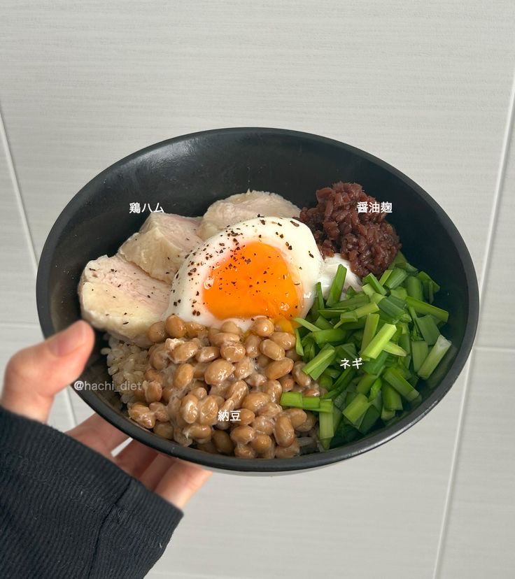 dietsensei_'s tweet photo. 🌟56kgから48kgまで痩せた方法🌟

1️⃣1日の摂取カロリーを1,400kcal
2️⃣タンパク質をとにかくたくさん食べる
3️⃣水1日2L
4️⃣1日1納豆で快便効果
5️⃣睡眠を毎日7時間確保
6️⃣外食は週1回までにした
7️⃣揚げ物は週１回以内
8️⃣筋トレを週3回15分
9️⃣食べ過ぎた翌日は－300kcal調整 https://t.co/yiUrRfhbfE