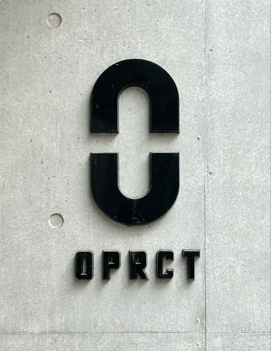 sasukejazz0033's tweet photo. 代々木上原の複合施設OPRCTに6月オープンしたリスニングカフェ「higher.」。スピーカーは独国製H.A.N.D. HiFiのカスタムメイド。壁や家具には音響拡散用の波板を使用。洗練されたお洒落な空間でソウル、R&amp;B、ジャズなどが結構な音量で鳴っています♬
#higher.   #OPRCT  #ジャズ喫茶 https://t.co/I4BEBeObQ6