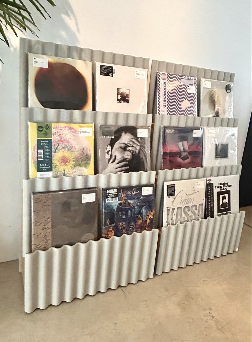 sasukejazz0033's tweet photo. 代々木上原の複合施設OPRCTに6月オープンしたリスニングカフェ「higher.」。スピーカーは独国製H.A.N.D. HiFiのカスタムメイド。壁や家具には音響拡散用の波板を使用。洗練されたお洒落な空間でソウル、R&amp;B、ジャズなどが結構な音量で鳴っています♬
#higher.   #OPRCT  #ジャズ喫茶 https://t.co/I4BEBeObQ6