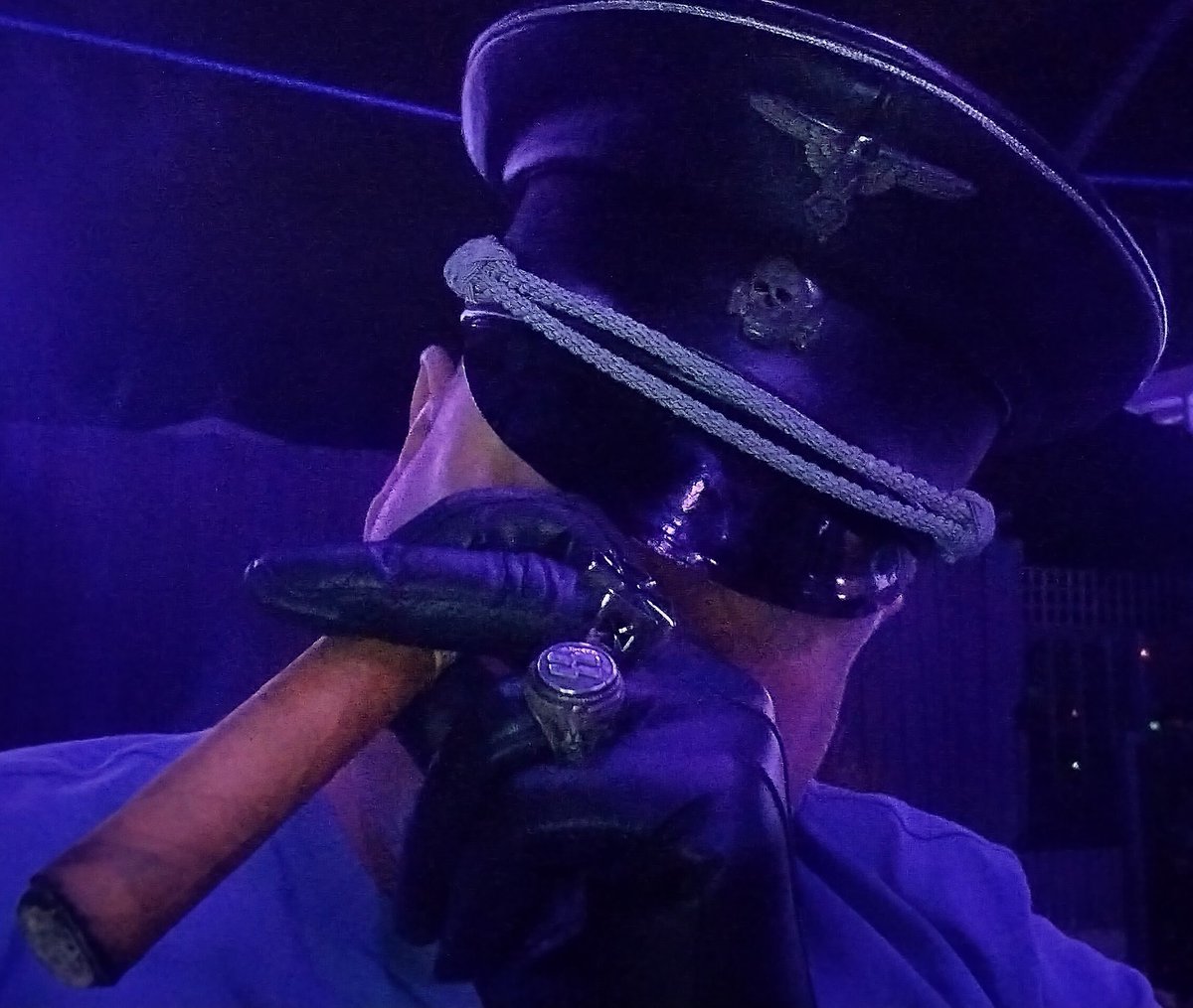 LthrGlvdMaster's tweet photo. Last night was all about enjoying a Gloved cigar while getting served by an ATM 🏧👊🏿😈💦🤑⚡ https://t.co/0oqLccJNHD