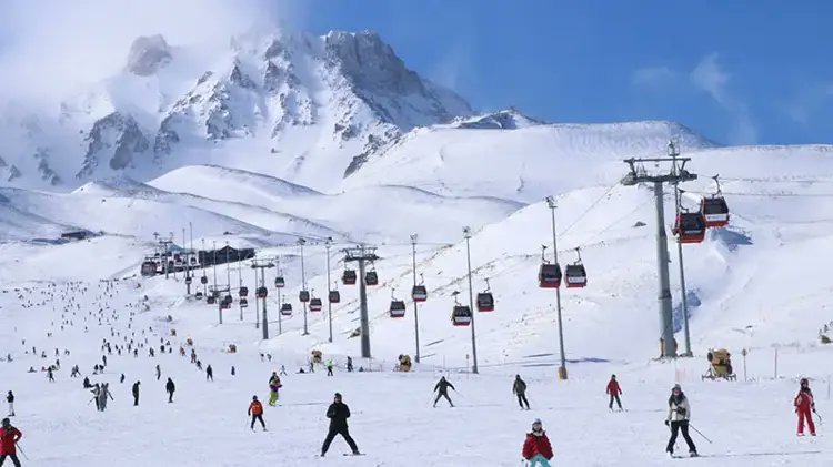 dhainternet's tweet photo. 📌 Erciyes Kayak Merkezi'nden ülke ekonomisine 250 milyon dolarlık katkı

📎 https://t.co/jPb1ToIFVH https://t.co/DZ802WtqfH