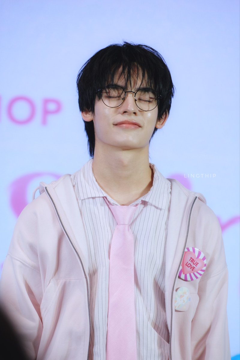 Lingthipp's tweet photo. ปิ๊ปป๋อไม่ดื้อนะมัมมม 🫨
TEETEEPOR BRIGHT SHINE

#TFSBrightAndShinexTTP
#porsuppakarn https://t.co/DRRmdXD00q