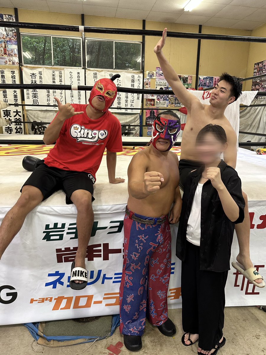 jabd3s's tweet photo. お写真ありがとうございました
私の位置ミスで林檎🍎選手との距離がえらいことに
精進します
プールプロレス楽しかった〜‼️ https://t.co/pl42nUoVbN