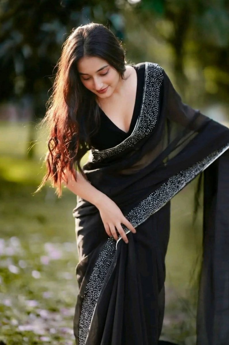 Megmaya02's tweet photo. ভালোবাসার রং লাল কেন হতে হবে- 
কালোও তো হতে পারে !!  🖤 https://t.co/yjLFenIIIR