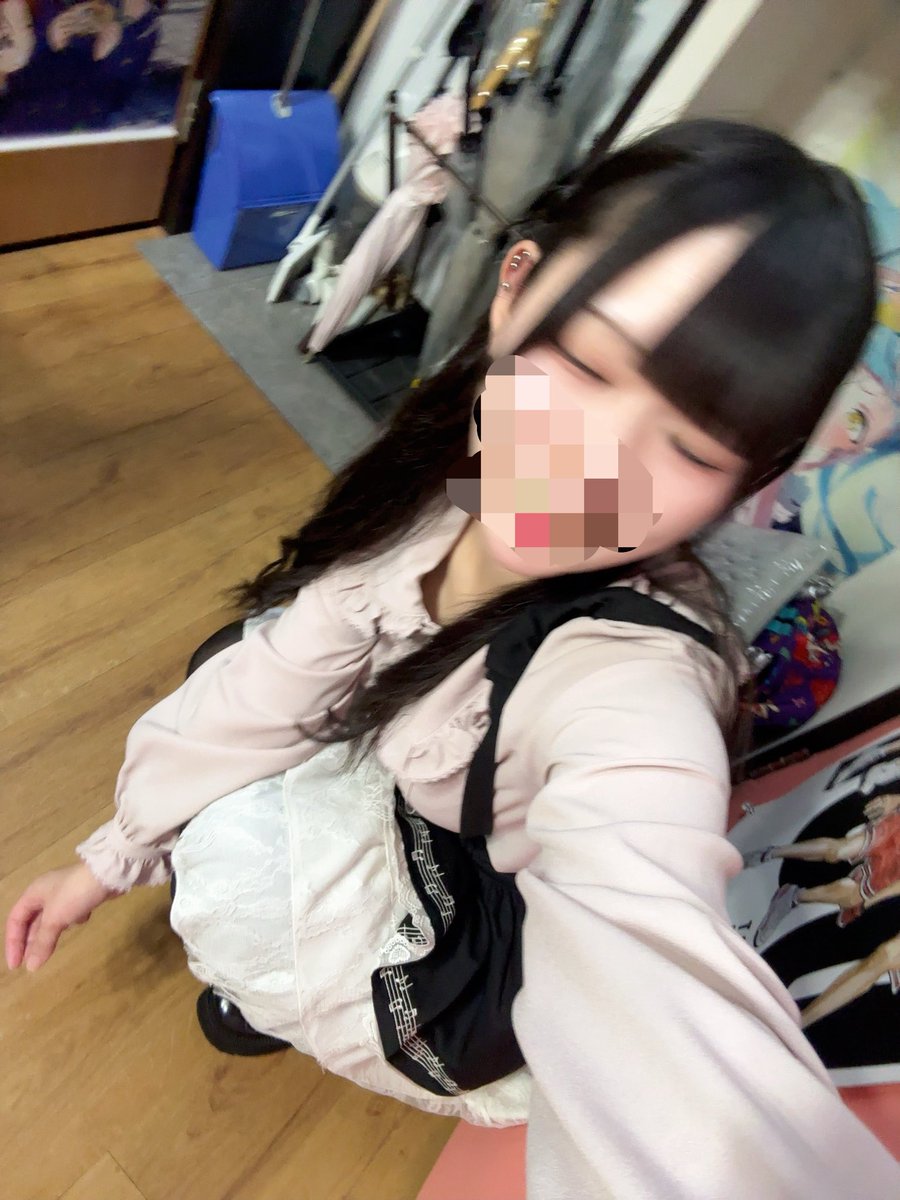 saginyan_'s tweet photo. お酒のせいで顔がむくんで目が開きません🙀🙀🙀🙀🙀🙀
おりますよと。
今季はさよならララが一番好きですね〜 https://t.co/09Uac9zhlh