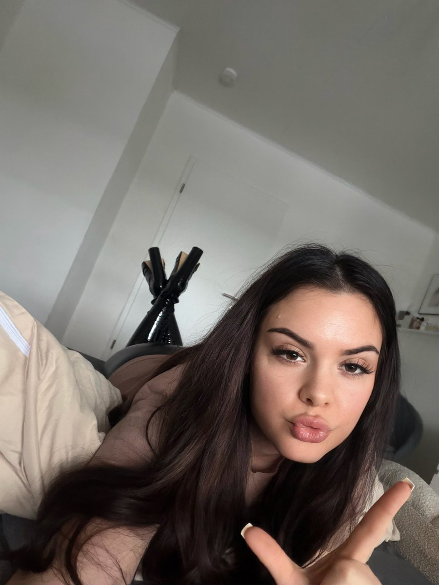 Goddess Lea tweet media