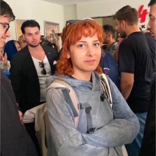 serkancanda's tweet photo. @barisyarkadas Komik Butlan Barış savunmaya geçmiş 😀 mahkemeye gidildiğinde cast ajansı, figüranlara atılan mesaj, figüranlar çıkmayacak mı ortaya, kafan çalışmıyor mu senin. https://t.co/cAHrQJzXRy