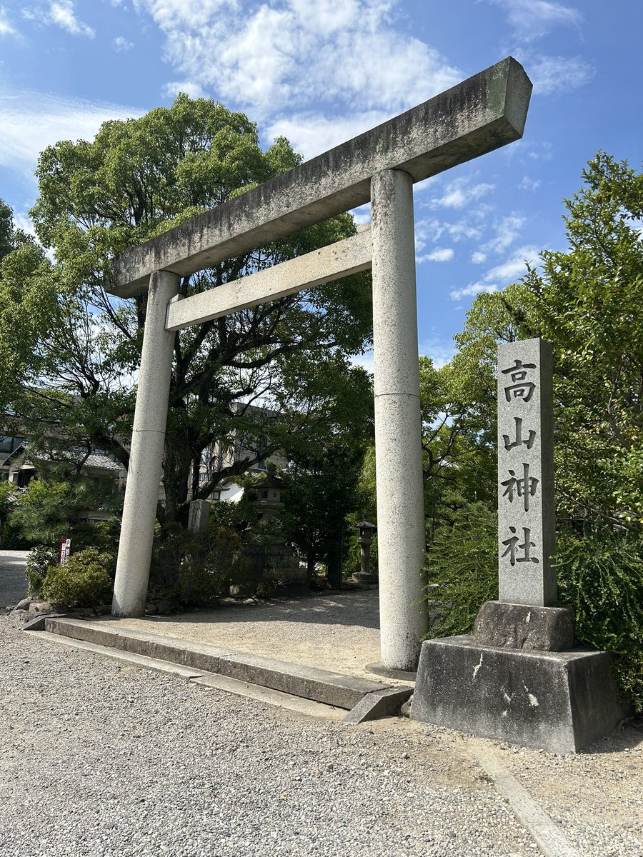 suzupopoho's tweet photo. 津！
津城跡行ってきた！木がめちゃ生い茂ってたしカラスの住処になってたけど石垣とか内堀がちゃんとあった！高虎の像撮れたので満足☺️ https://t.co/XjIZo8bcB3