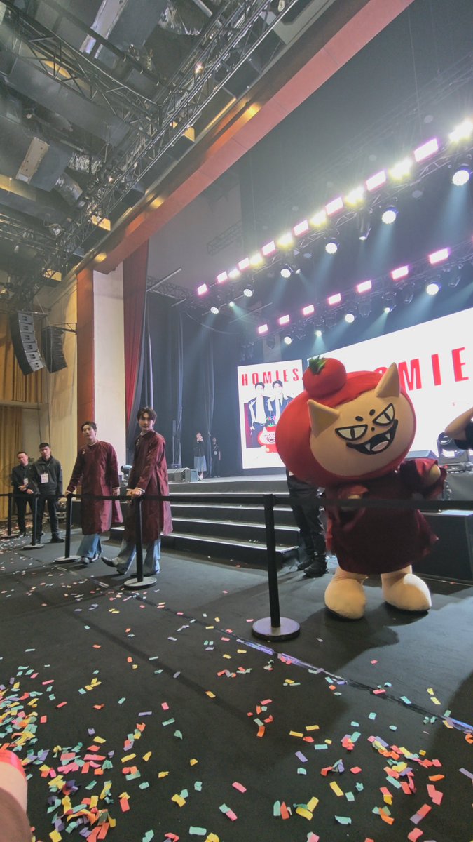 misaojan's tweet photo. ฟ้อกมีชุดดดดดดด

FORCEBOOK MAFOX VNFM #ForceBookFMinHCMC https://t.co/ytlVvPRfN6