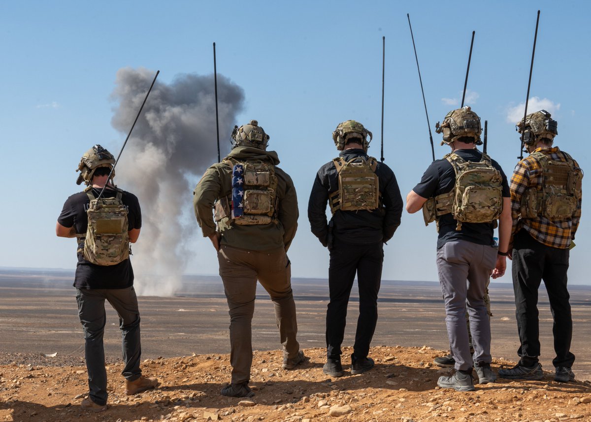 Remnantize's tweet photo. 75th Ranger Regiment with USAF JTAC and TACP https://t.co/pFb4wBXrPt
