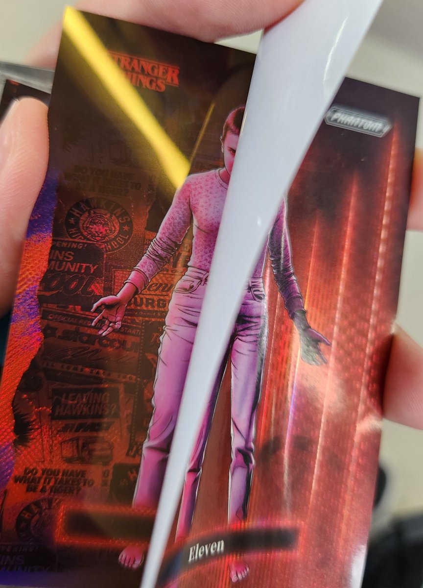 新宿で寄り道して昨日買ったストレンジャーシングスのトレカよりも更に