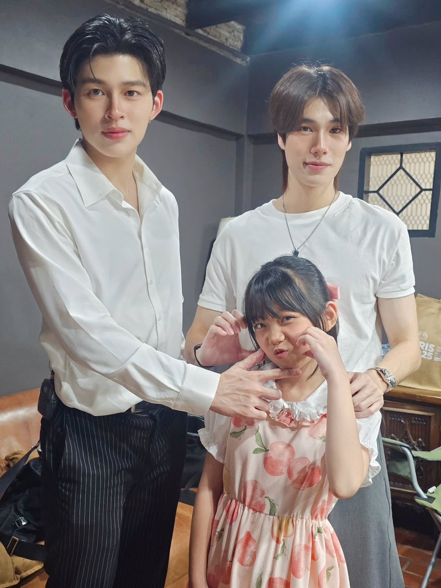 BRNarawins's tweet photo. [🆕📸] IG: numini99 | 26.07.2026

💬| Gostaria de agradecer ao P’X por me dar a oportunidade de fazer parte de “Peach And Me”. Vou me esforçar para me tornar uma atriz talentosa e continuar treinando para ser tão boa quanto todos os atores mais experientes.
Eu prometo 🙏 Também agradeço à P’Yui por me dar esse trabalho e por me permitir ser a filhinha do Dad e do P’Peach. 🫶🩷

#PeachAndMeSeriesEP3
#ปอนด์ภูวินทร์ #PondPhuwin
+