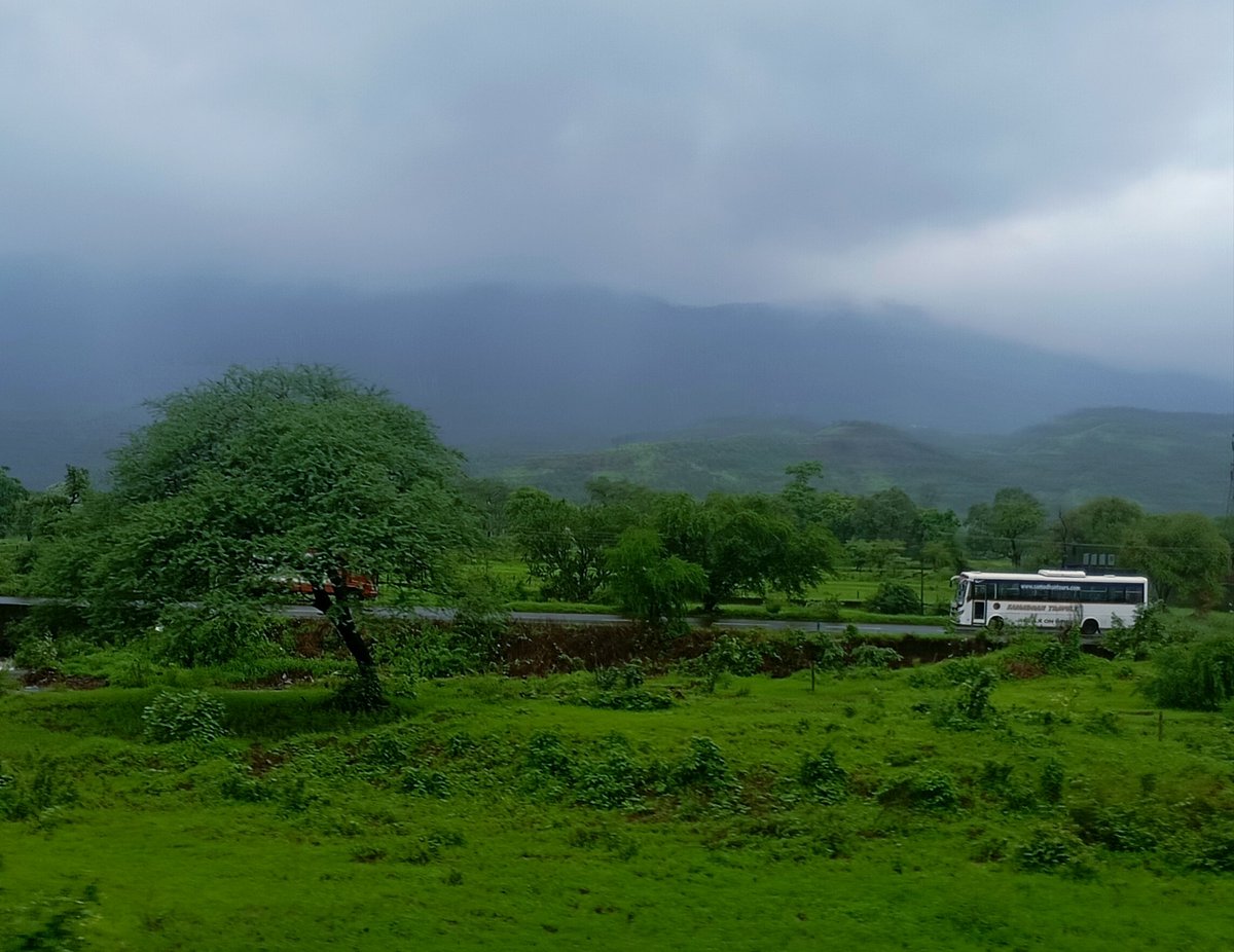 _Radhikadagar's tweet photo. if you're a beach person, the Western Ghats might make you think twice https://t.co/xhiLh1WbeM