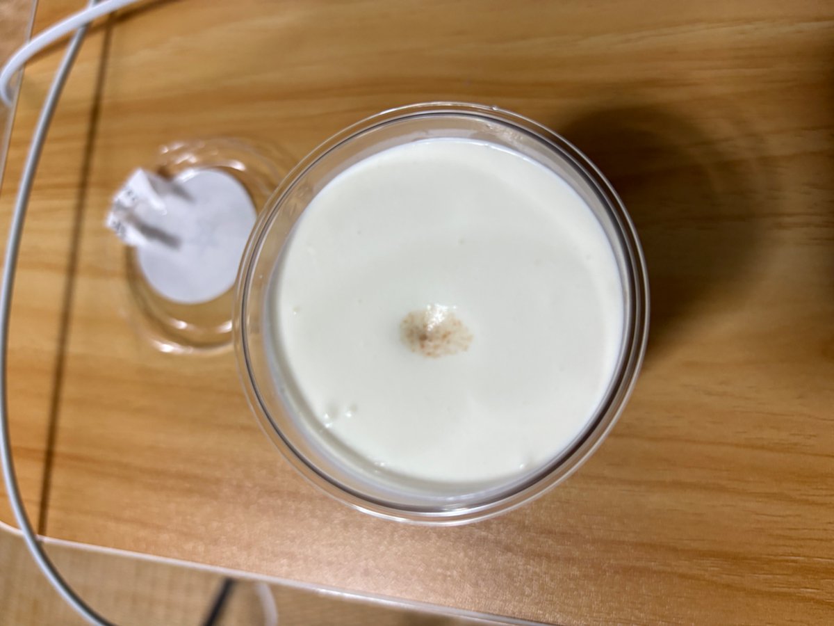 soccer991's tweet photo. マイスターベース 水出しコーヒーゼリー
苦味が強いけど、クリームの甘味で合わさって美味しい！
#コーヒーゼリー #おやつ #スイーツ #デザート #マイスターベース https://t.co/jUrGEgAc8K