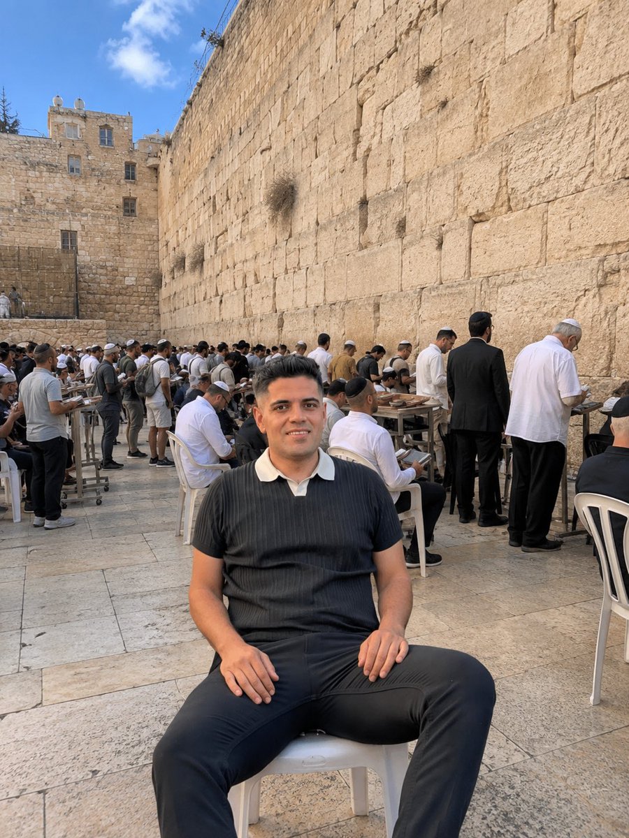 SamsungMenejer's tweet photo. Gün“aydin Tel Aviv. Sabah namazi“mz  kıldıq #elhamdullilah @SamsungMobile https://t.co/7CKZ24GEvs