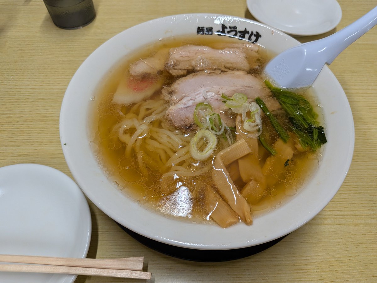 soh_t1's tweet photo. 先週末、昼メシを一緒に食べていた近所の友人と、その場の思いつきで佐野ラーメンを食べに行った。東京から佐野まで、下道をドライブして往復5時間。出発が遅かったから、ラーメンだけ食べてすぐ帰った。うまかった。 https://t.co/Upxkn9Gc87