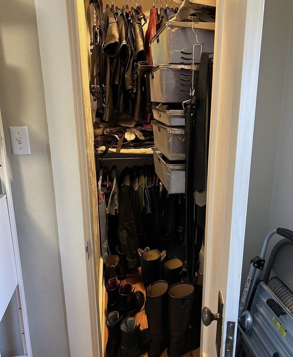 SirBretonWils's tweet photo. Iโm the Boss, my closet leather๐๐ฅต๐คItโs always leather weather๐ฏ
#leather #alpha #slave #leathergears #leathermaster #leathersir #leatherdom #slaveholder #leatheruniform #leatherboots #leatherfetish #dominant #gay #bdsm #sm #humilation #cashmaster #cashdom #findom #ATM #paypig https://t.co/lPJukYhQOY