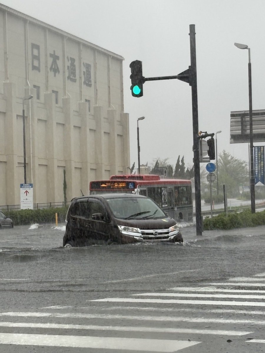 Figalo_'s tweet photo. @Daigo19780408 雨どころじゃなくて冠水してますよ https://t.co/r0qVCSIDed