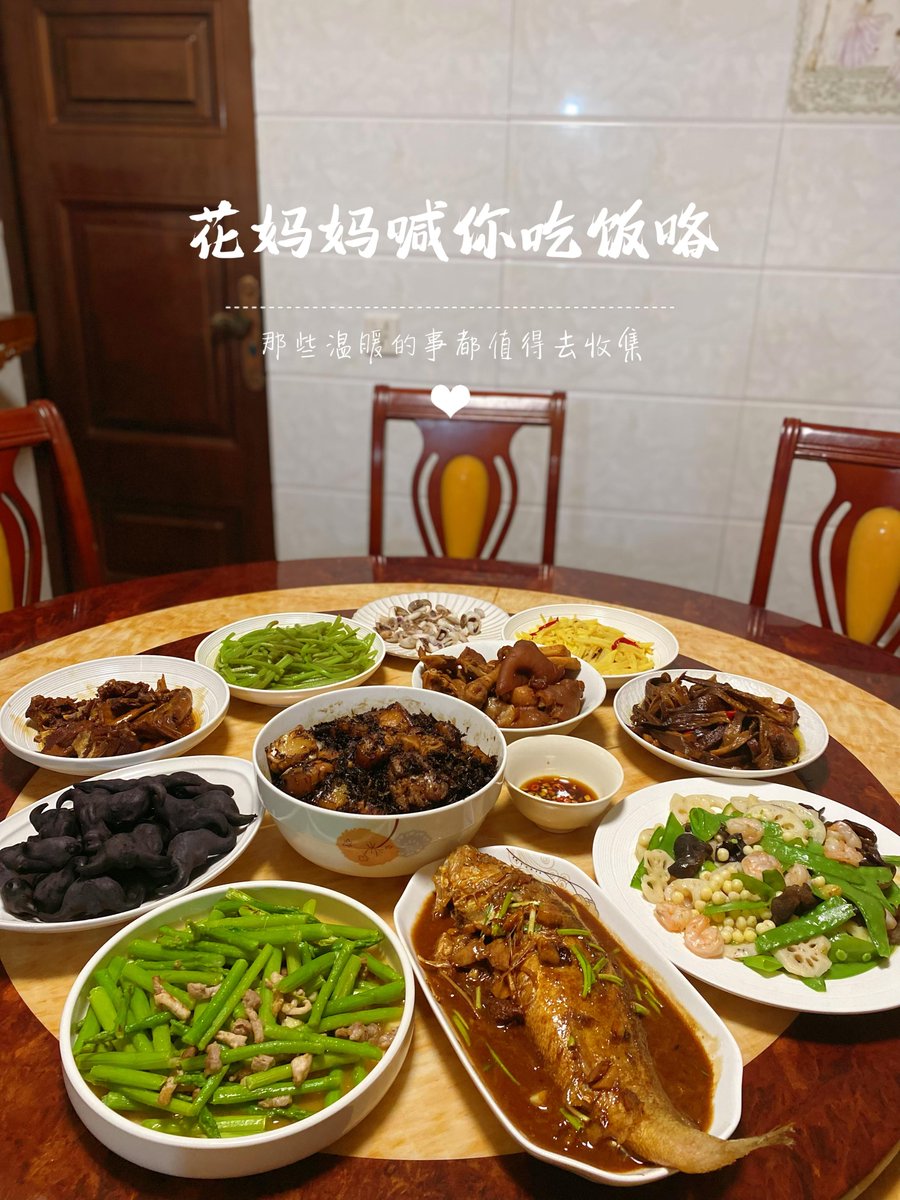 DelmaGoldbeck's tweet photo. [中秋家宴限定特餐上线！酥皮流心月饼配广式烧腊，把团圆味端上桌 提前预订享8折！]， https://t.co/5nd1kWCaZ3