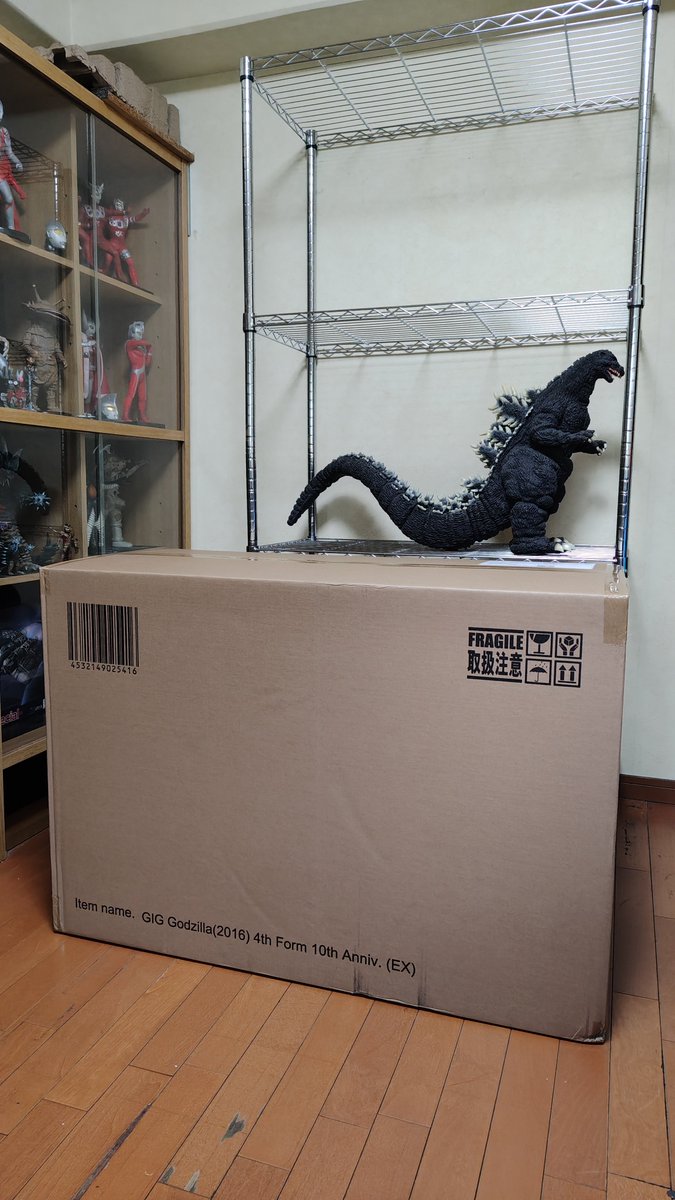 610Anman's tweet photo. ギガンティック シン・ゴジラ来た！！！　　　
デカい…今から、開封します😊 https://t.co/5yQvujwIND