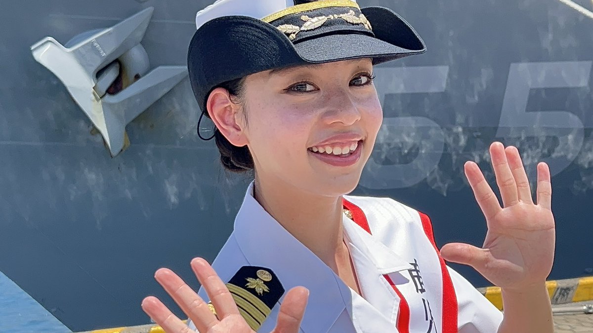 TSUBAME101's tweet photo. 鹿児島自衛隊みなと祭り‼️
イベント盛り上がってます😎
#鹿児島自衛隊地本協力本部
#護衛艦はまぎり
#潜水艦はくりゅう
#自衛隊みなと祭り
#鹿児島県自衛隊広報大使
#斎藤奈菜香
#YOKO https://t.co/4jW989QH2M