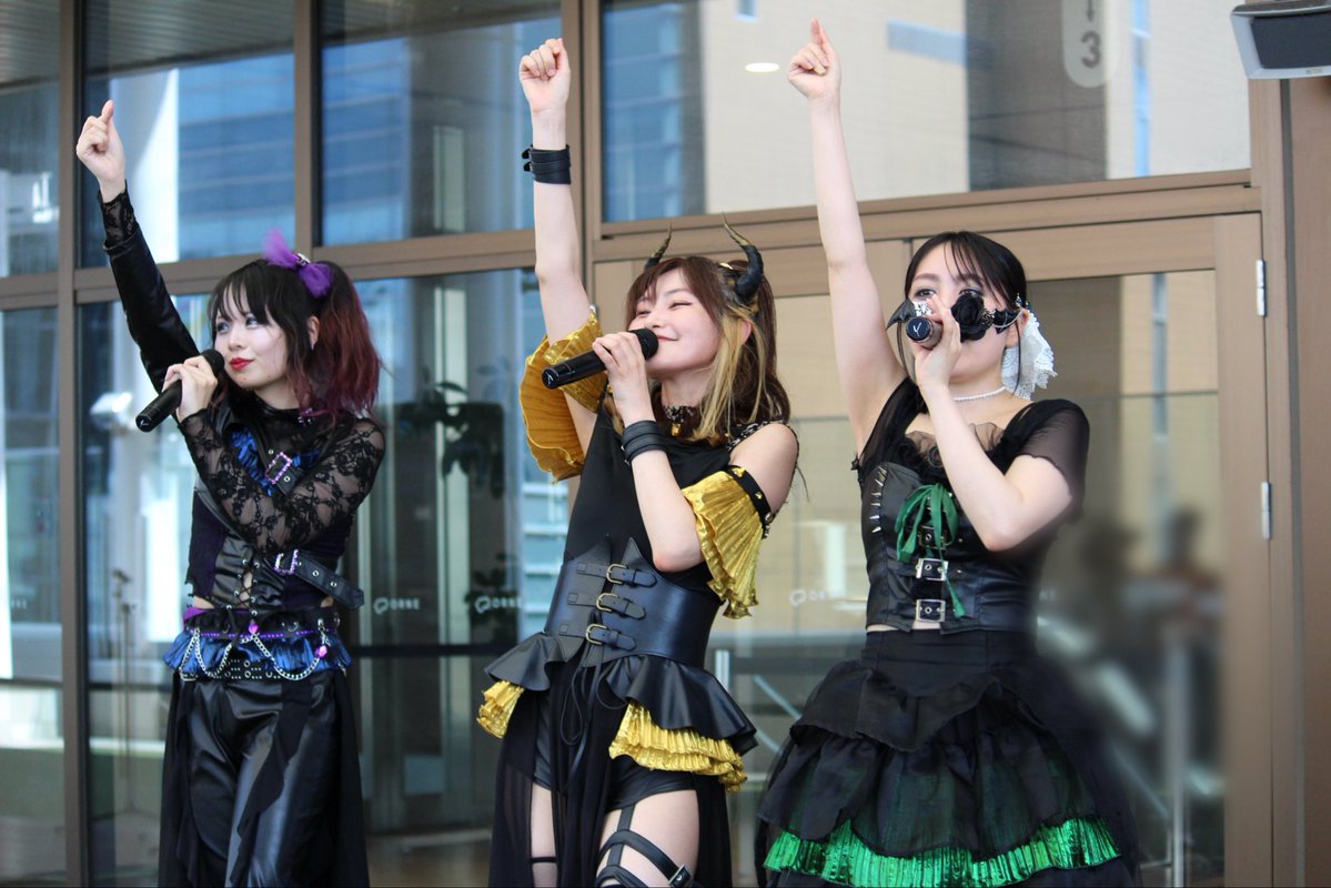 snow_rabbit100's tweet photo. 2026.07.25 高松オルネ

ライブとして見るのはこれが2回目、昨日は2部構成でしたので新曲含めたくさん聞けて、盛り上がれて楽しかったです😆🙌

外はすごい日差しがさしておりましたが、会場屋根付きでよかった🫸☀️

#キャロ・ザ・ピクシー
#薬魅コユキ
#ワク・ノワール
※敬称略
#VOLUPTEMEIDEN https://t.co/6hyWtTu5Xe
