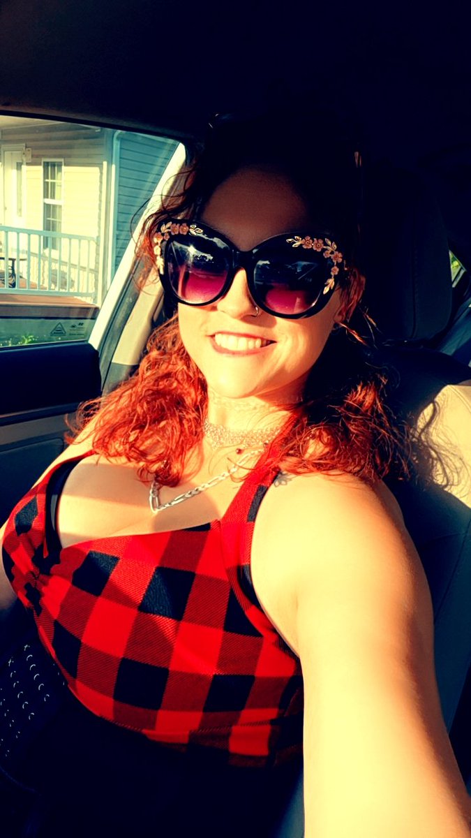 RosaNera22's tweet photo. These girls enter a room before I do i swear! #baddie #OF #selfiequeen https://t.co/5bBJwvGD5o