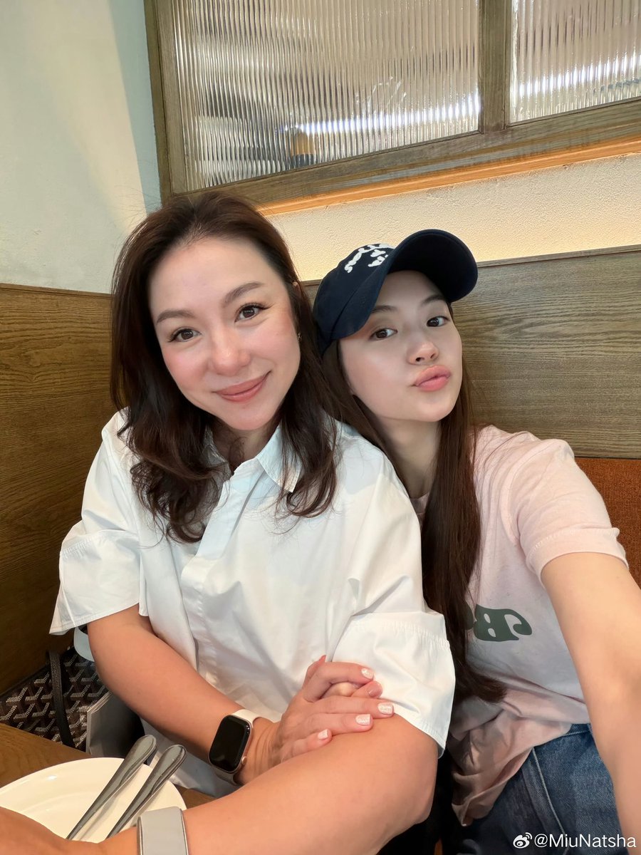 HiSandy_lolo's tweet photo. 🧸: There’s nothing better than having Sunday lunch with family. 🥞🍽️🤍

Brown foood🤤
#MiuNatsha #หมิวณัชชา https://t.co/VhpvBuR77e