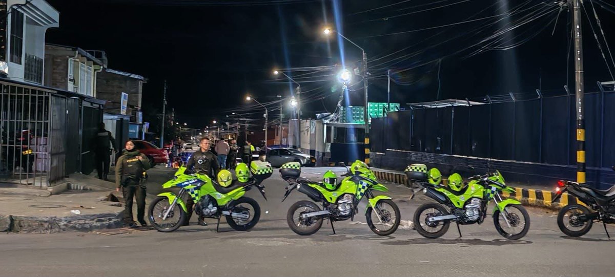 UltimaHoraCR's tweet photo. #ATENCIÓN Una fuerte explosión se registró en la noche de este sábado en inmediaciones de la planta de Postobón al norte de Popayán. En el lugar fueron dejados varios panfletos del ELN.

No se reportan personas heridas, solo daños materiales Las autoridades hacen presencia en el lugar. hacen presencia en el lugar.
@BrandonLeguiz 

https://t.co/v2vIVVHFXe