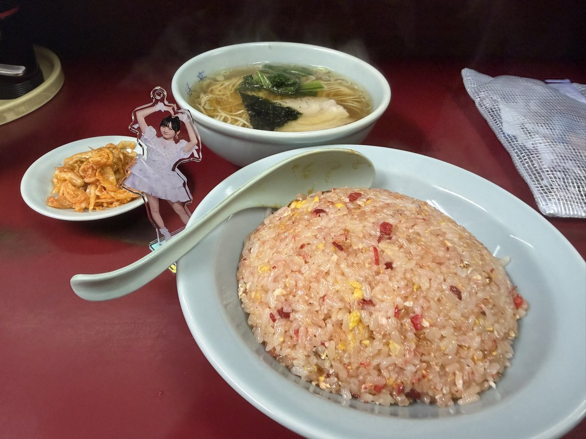 OsashimiSt's tweet photo. 下北沢の町中華珉亭で半ラーメン半チャーハンのサービスセットをいただく
ラーメンもチャーハンも昔ながらの味で安心で美味しかった。付け合わせの白菜の漬物がめちゃくちゃ美味しかったのがちょっと驚き。
ここは甲本ヒロトさんや松重豊さんが若い頃バイトしていたことでも有名ですね。 https://t.co/bdEwO2umKh