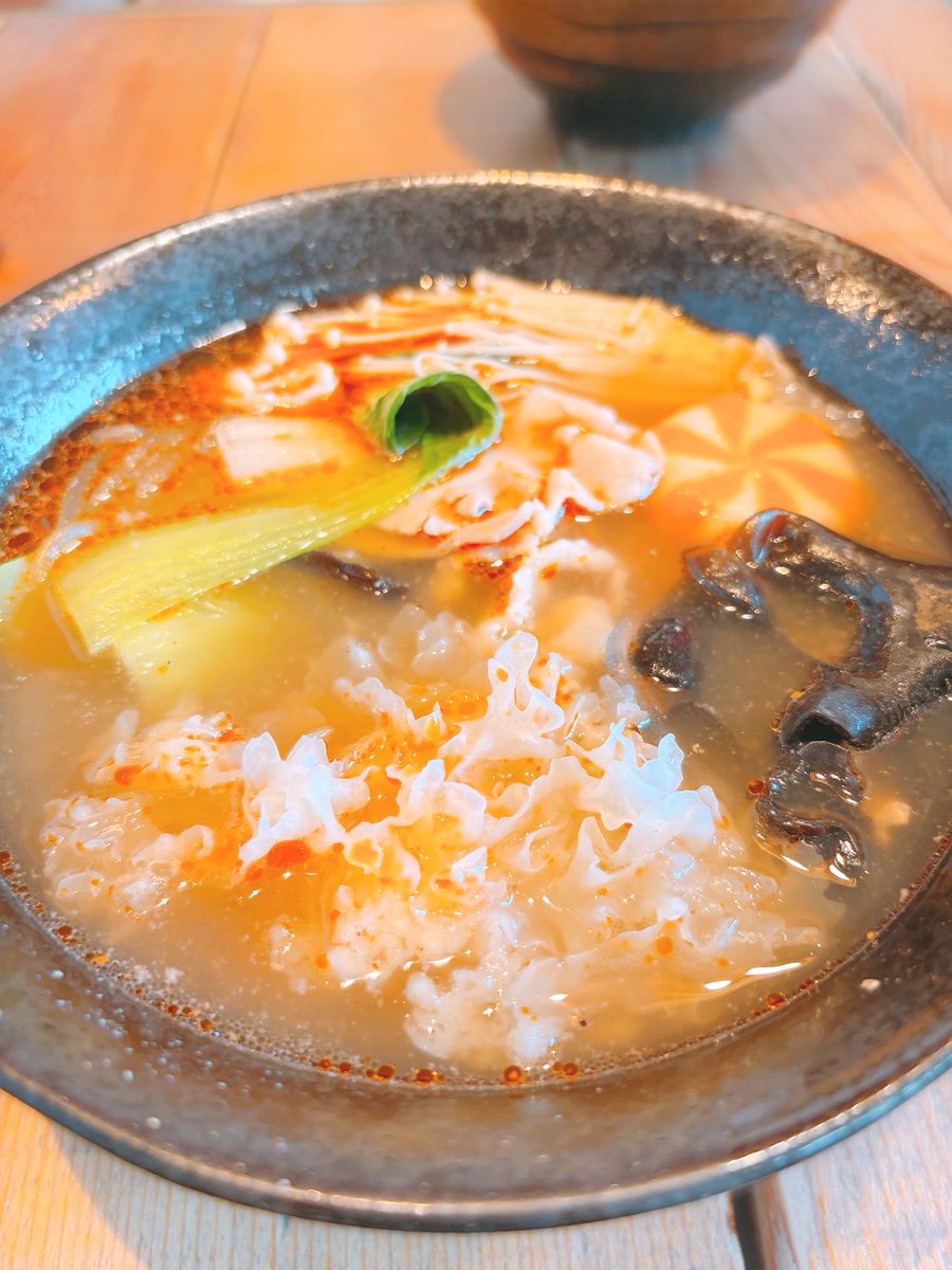 jim_mmm's tweet photo. 麻辣湯、えのき虹団子キクラゲはマストかもしれない https://t.co/EE1PxsIYaK