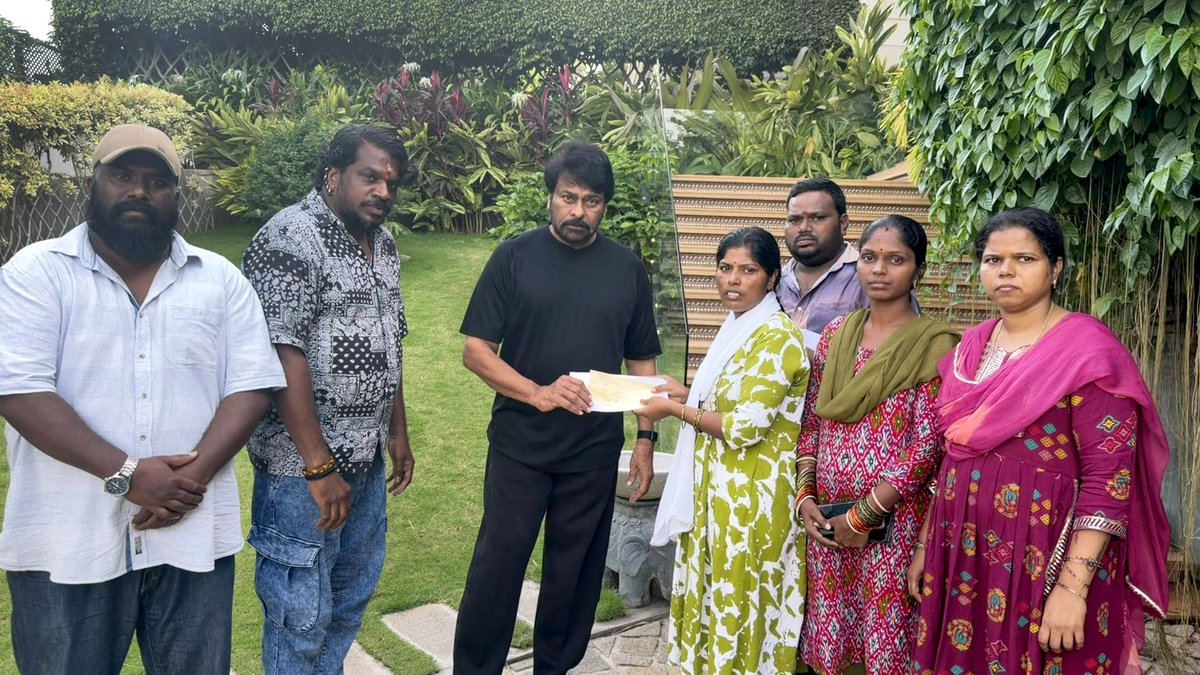 MegaStaroffl's tweet photo. Megastar @KChiruTweets garu once again stood by a fellow artist in need. ❤️🙏

He contributed ₹3 lakhs towards actor Ramesh’s treatment, is personally in touch with doctors at Apollo Hospitals regarding his health, and has assured all possible support, including recommending assistance under the State Government’s health insurance scheme.

Konidela Nagababu garu also contributed ₹2 lakhs, taking the total support to ₹5 lakhs.