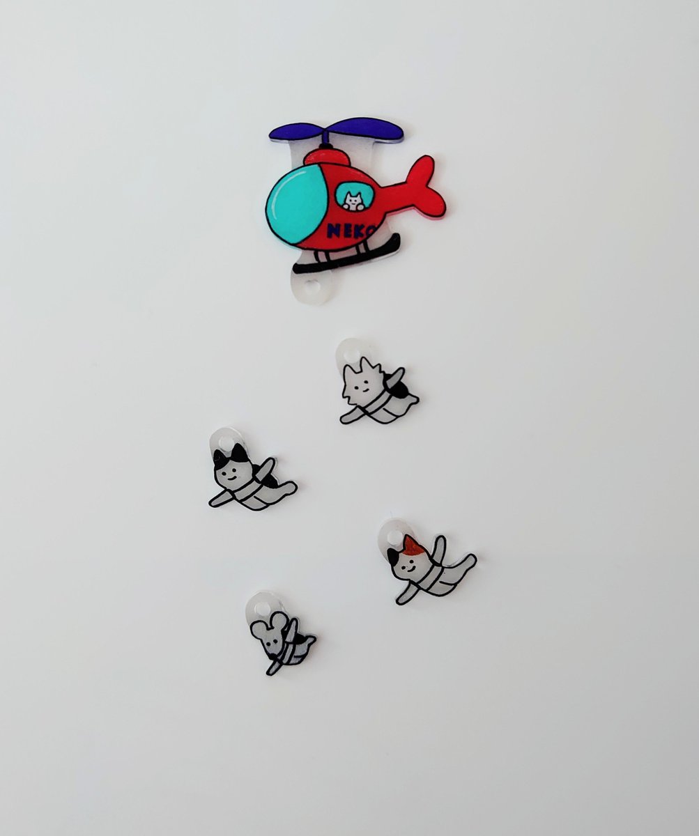sary8522's tweet photo. 【Fly Away！】
一斉にわーっと飛びました

ねずみも仲良くとんでます

#ハンドメイド#猫グッズ https://t.co/DAWLHnRId4