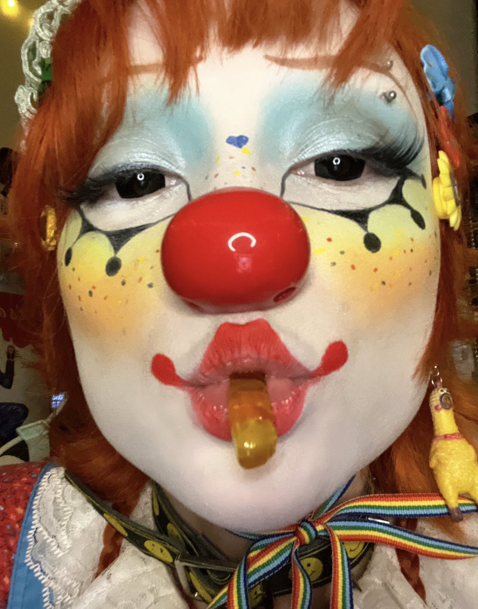 babbletheclown's tweet photo. they pay me in woims https://t.co/cfNgSnfuHd