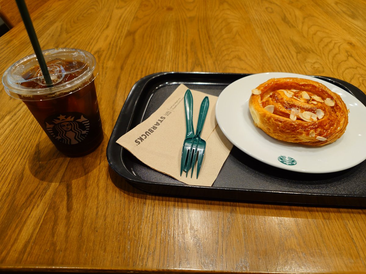 kakero20's tweet photo. 雨季やのに全然雨ふらんやん😗
スタバも日本にはないものもあって面白いね☕ https://t.co/IH67Z1t1D7