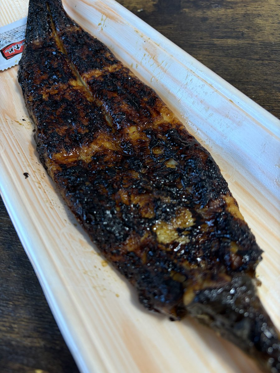 TakechangLegacy's tweet photo. スーパーの店頭で三河一色の鰻を焼いてたので買ってしまった( ˶ ᷇ 𖥦 ᷆ ˵ ) https://t.co/9XUIAD94O9