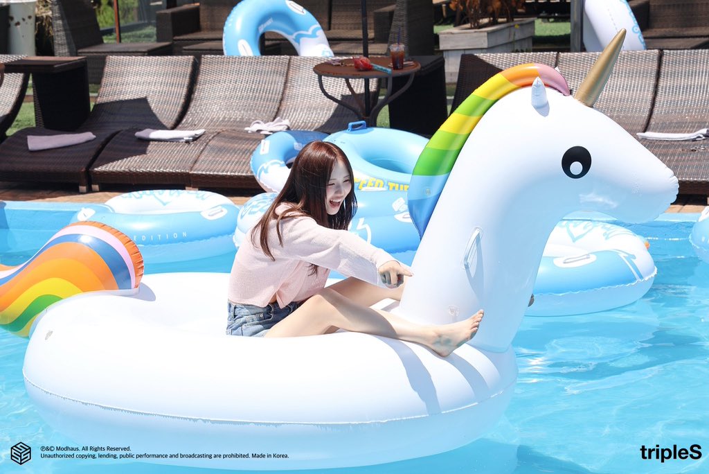 jjyuchinz's tweet photo. “get a job” nope!! i’m playing in da pool https://t.co/PcsPzvmmcY