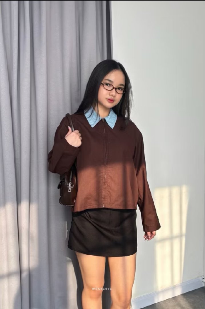 Pipiiw11's tweet photo. Kerah biru nya bikin outer ini makin cute 🎀
Apalagi warna outer nya gemes gemes banget bikin look makin standout https://t.co/3rVwovJOmf