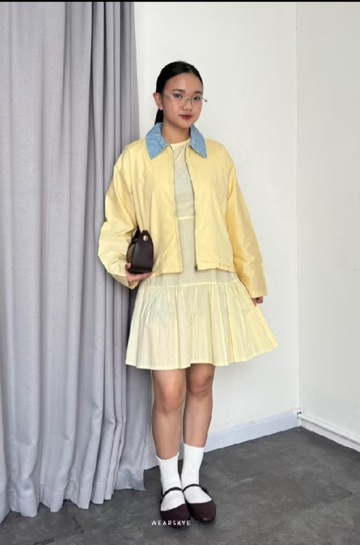 Pipiiw11's tweet photo. Kerah biru nya bikin outer ini makin cute 🎀
Apalagi warna outer nya gemes gemes banget bikin look makin standout https://t.co/3rVwovJOmf