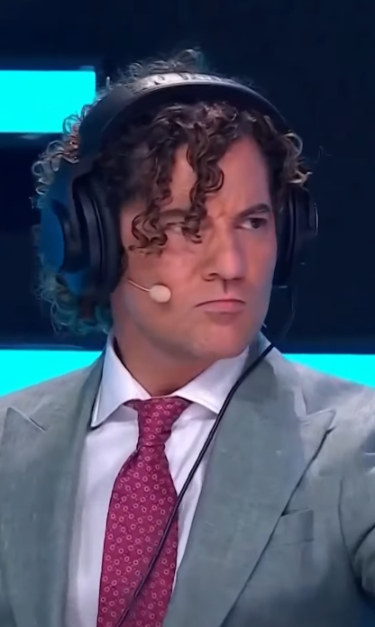 PepiyFernando's tweet photo. Pero que guapo es Nuestro Nene @davidbisbal !!
Operación Triunfo USA 🏆❤️🎤https://t.co/yM9zhalbCJ 
#Capturas #ElMejor #TheBest https://t.co/tfO8Vl5sXc