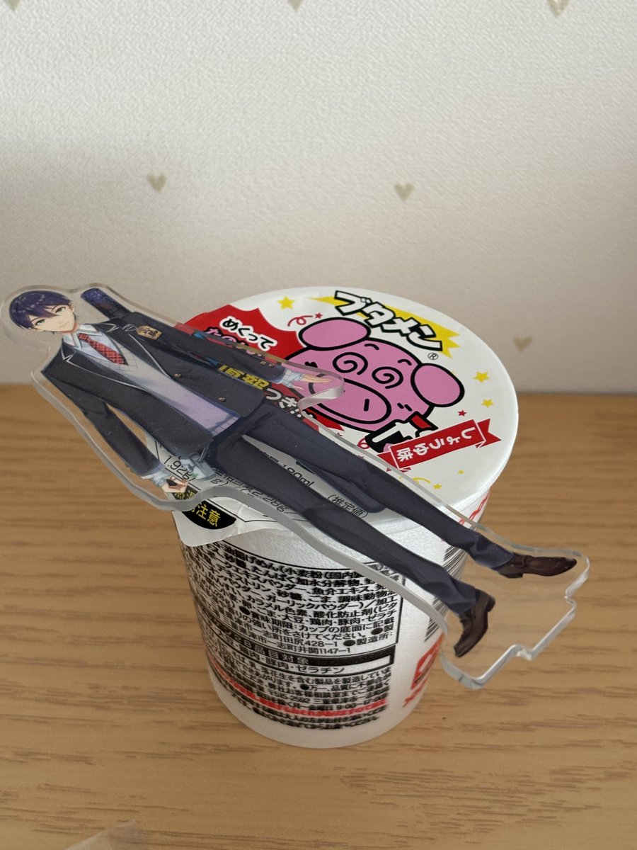 hsmt_kkk's tweet photo. 専用のアクスタあるのに、探すまでこれだった、ほんまごめん剣持 https://t.co/xTljZAJETz