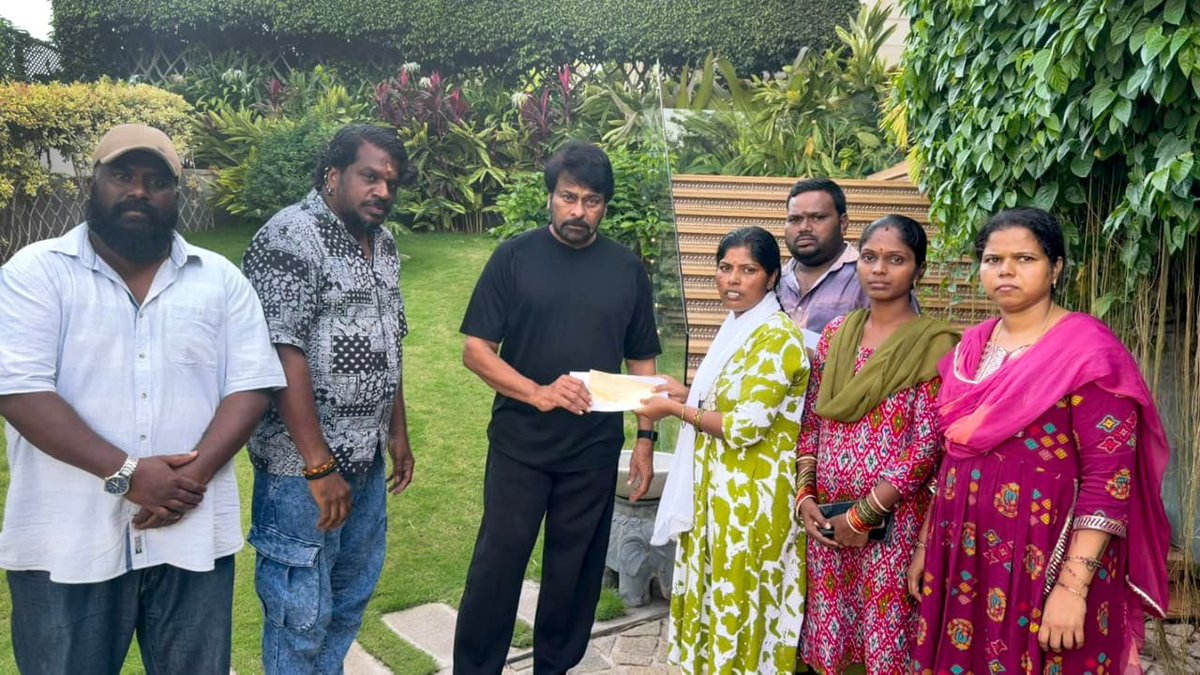 sivacherry9's tweet photo. Megastar @KChiruTweets garu once again stood by a fellow artist in need. ❤️🙏

He contributed ₹3 lakhs towards actor Ramesh’s treatment, is personally in touch with doctors at Apollo Hospitals regarding his health, and has assured all possible support, including recommending assistance under the State Government’s health insurance scheme.

Konidela Nagababu garu also contributed ₹2 lakhs, taking the total support to ₹5 lakhs.