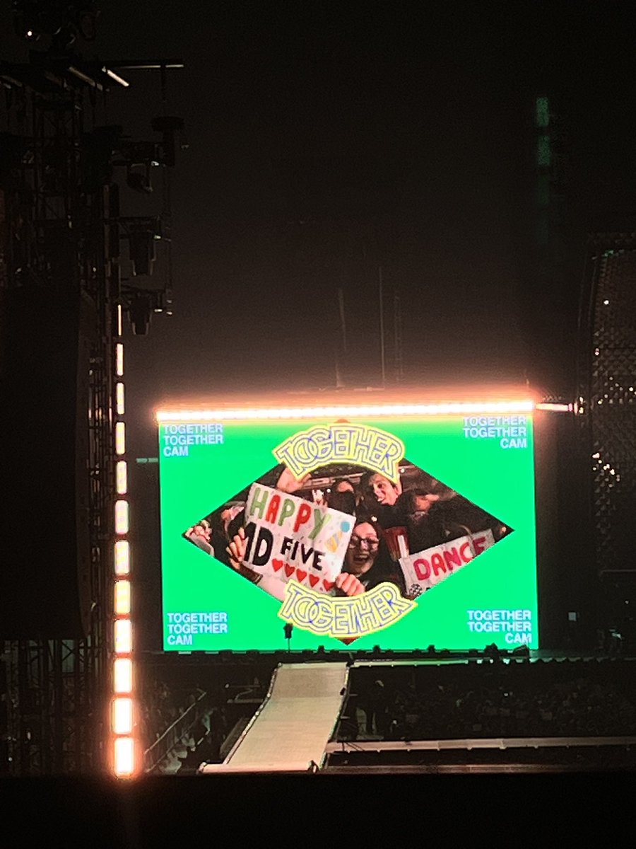 talksdirection's tweet photo. gritei tanto quando esse apareceu https://t.co/WLuGURXmEx