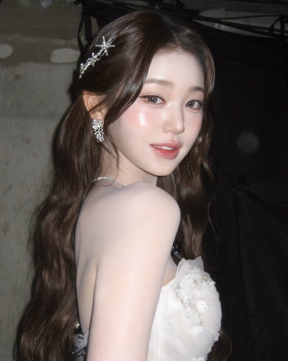yuna111_'s tweet photo. この美容液朝夜使ってたら透明感爆上がりした‼️

メディキューブの美顔器も一緒に使うと浸透率上がって美白透明感目指せる‼️ https://t.co/Wnha3BdT1B