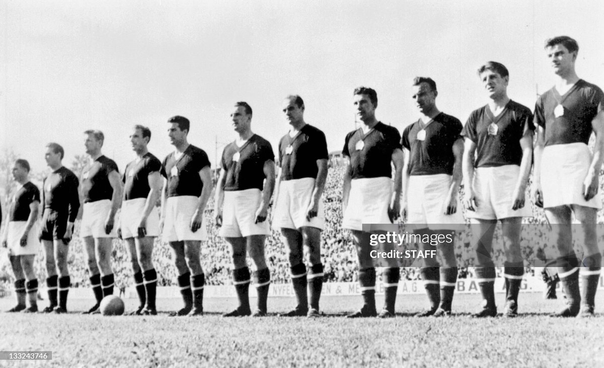 CopaLendas's tweet photo. József Tóth, Hungria 🇭🇺.
Copa do Mundo de 1954, Suíça 🇨🇭.
Vice Campeão.
1 gol, 2 jogos.
#józseftóth #magyarország #worldcup1954 #copa1954 #suisse54 #fifa #legenda #magyarok #mlsz #stjakobpark #basel #hun https://t.co/wDHbPyWxr3