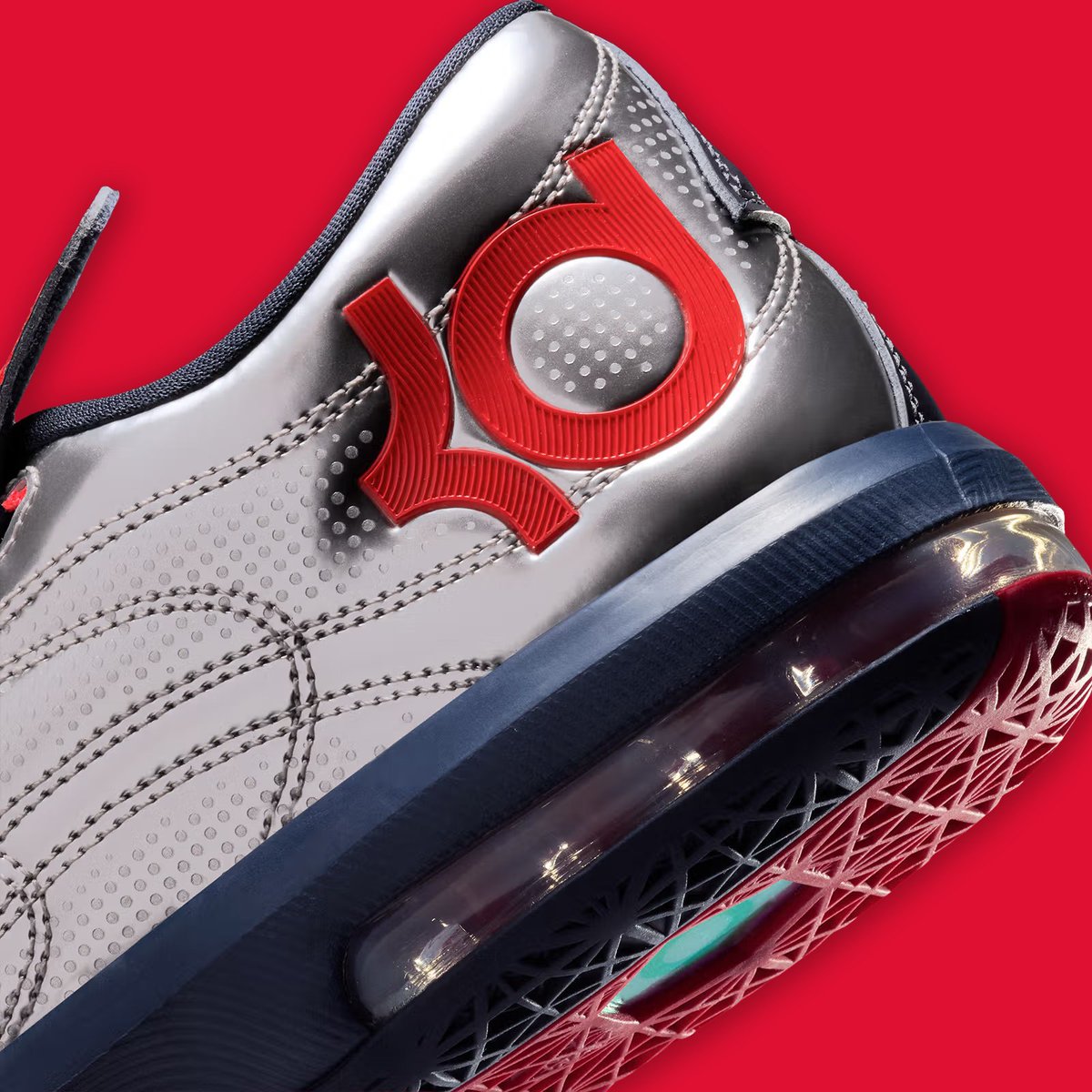 JustFreshKicks's tweet photo. OFFICIAL LOOK: PSG x Nike KD 6 "Metallic Silver" 🗼

🗓️ September 18th
💰 $135 https://t.co/nGityMkYtn