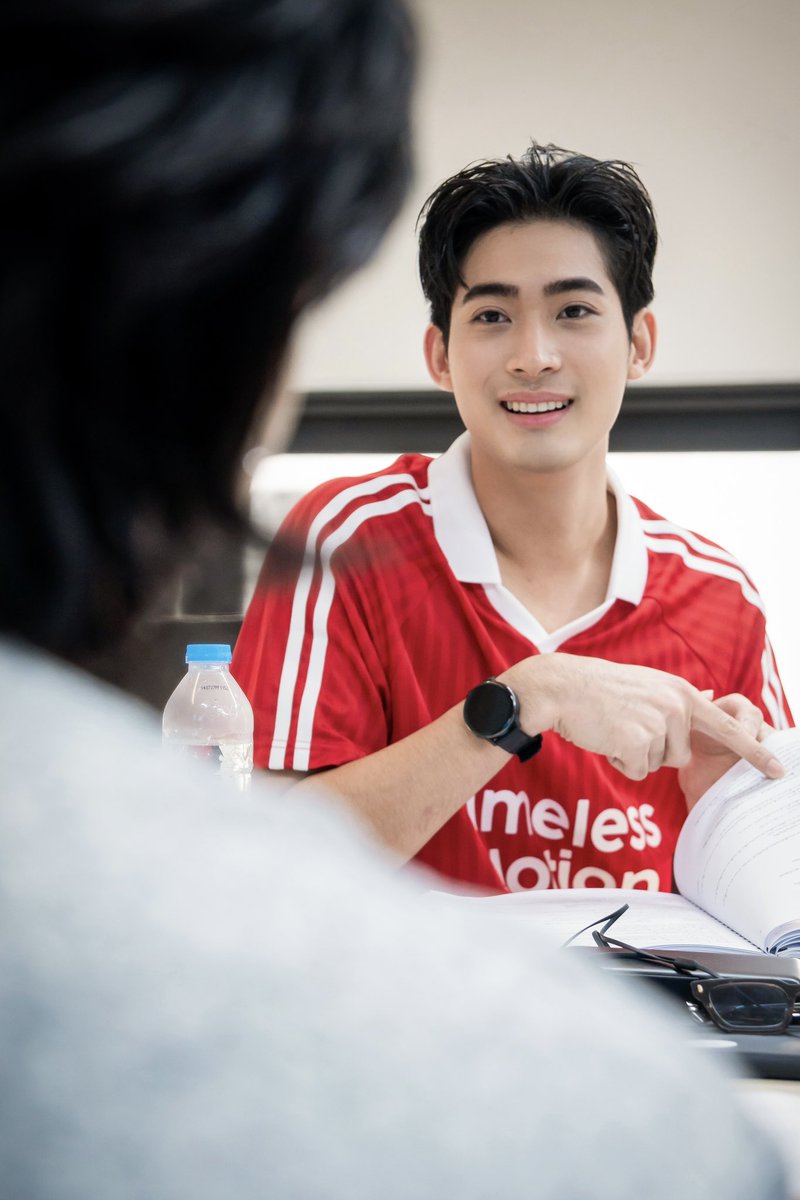 juniorfluke_ofc's tweet photo. อยากจะขอทราบว่า บทตรงนี้เขียนว่าอะไรรึ ที่เค้าว่าคิมหันต์เจมส์ต่อยกันมีจริงมั้ย นี่คือสายตาของคนจะต่อยกันอ่อ  ☺️ 

#MySecretBoyfriends
#JuniorFluke
#Kajbhunditt
#FlukePongsapat https://t.co/bKrFof3WTN