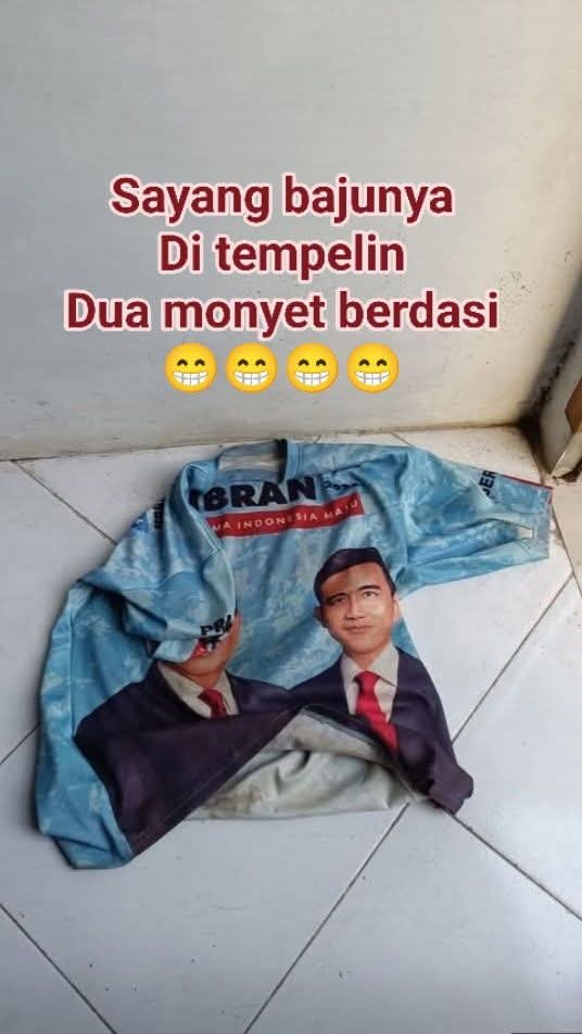 philosofer41244's tweet photo. Dua monyet berdasi #termul #monyet #terwok https://t.co/moAi2pU2vl